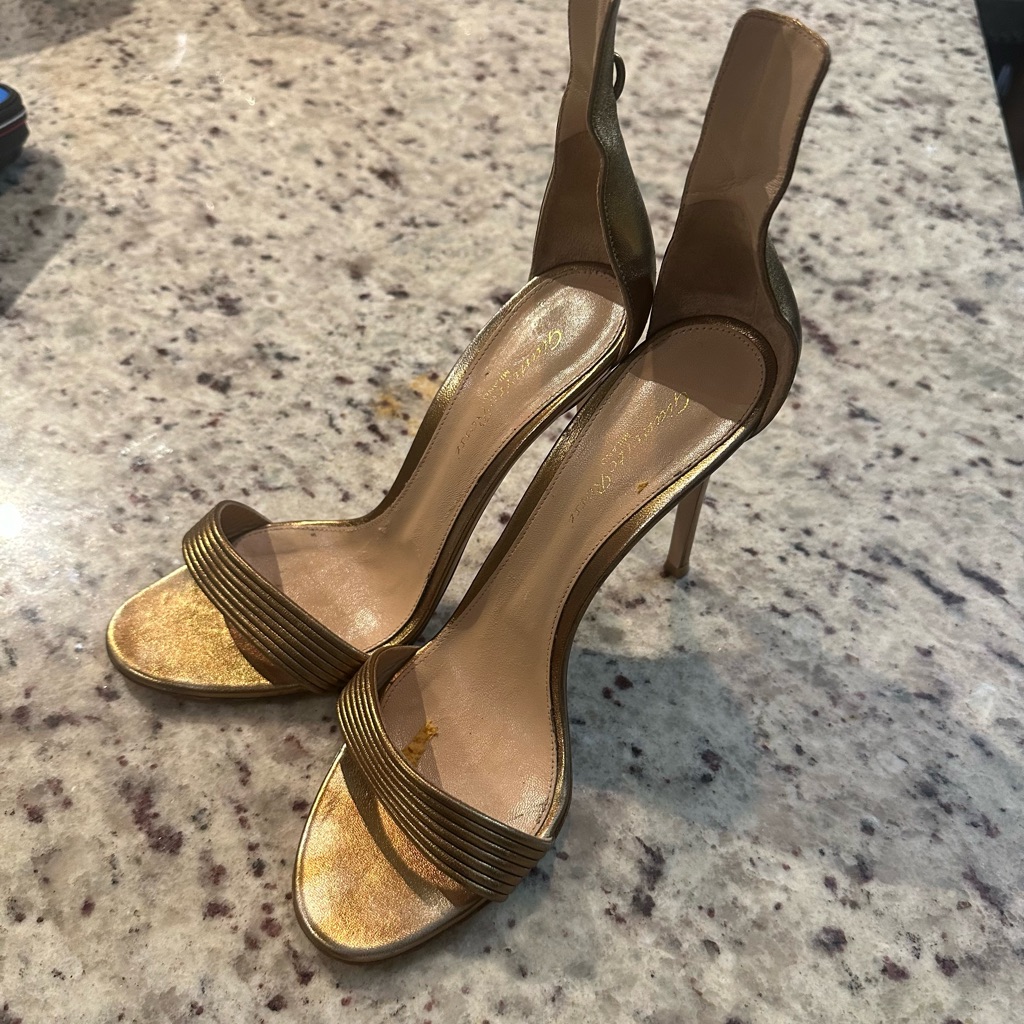 Gianvito Rossi Open Toe Toe Pumps Size 39.5 Msrp $875